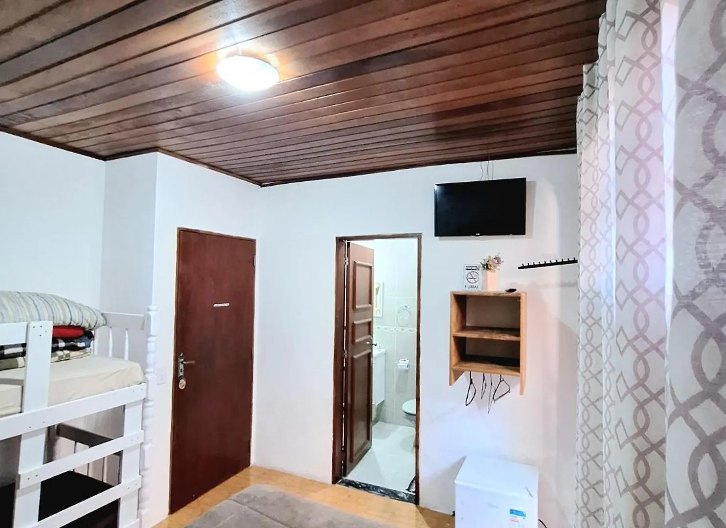 홈스테이 Refugio Da Serra Suites E Chales 4 Km Do Centro Turistico De Campos do Jordão